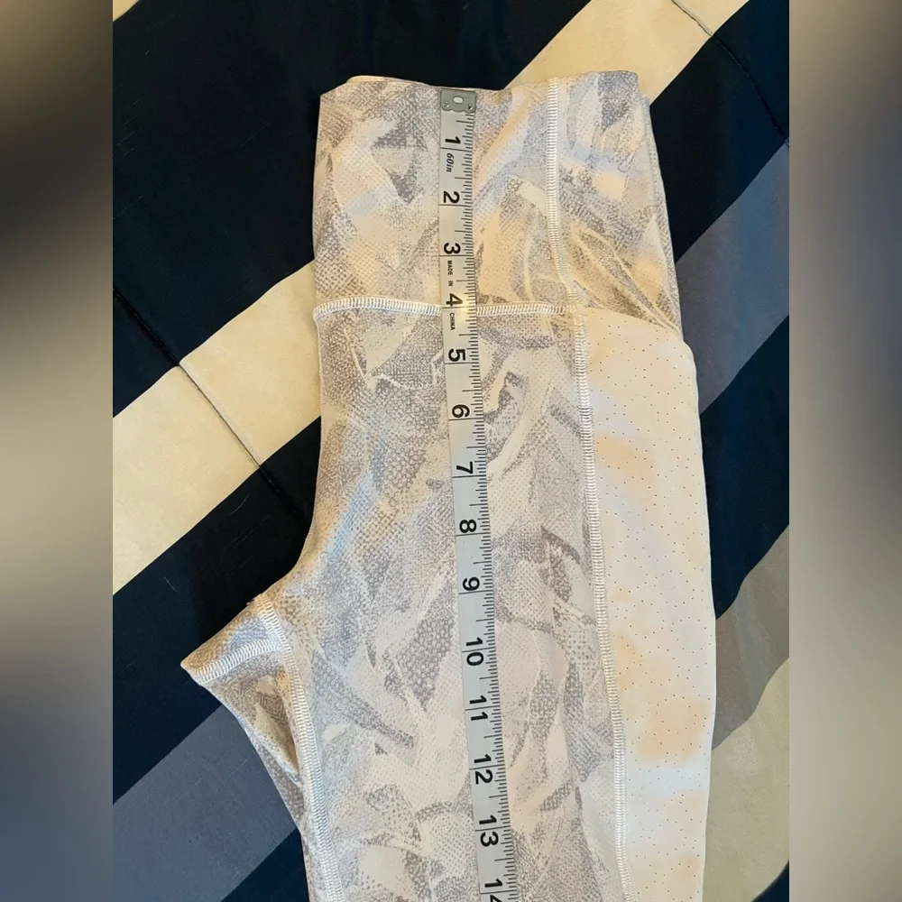 🍋LIKE NEW Lululemon Breezy Dot Tight *25" - Jasmine White Multi/White - Sz 6 - Picture 12 of 15